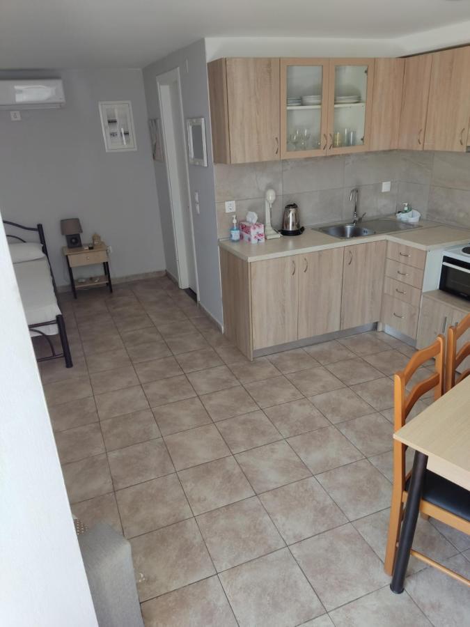 Silvia'S Apartments コルフ島 エクステリア 写真