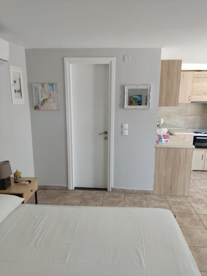 Silvia'S Apartments コルフ島 エクステリア 写真
