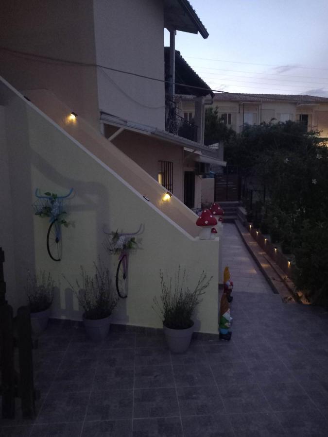 Silvia'S Apartments コルフ島 エクステリア 写真